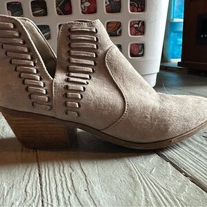 Carlos by Carlos Santana Booties 8M